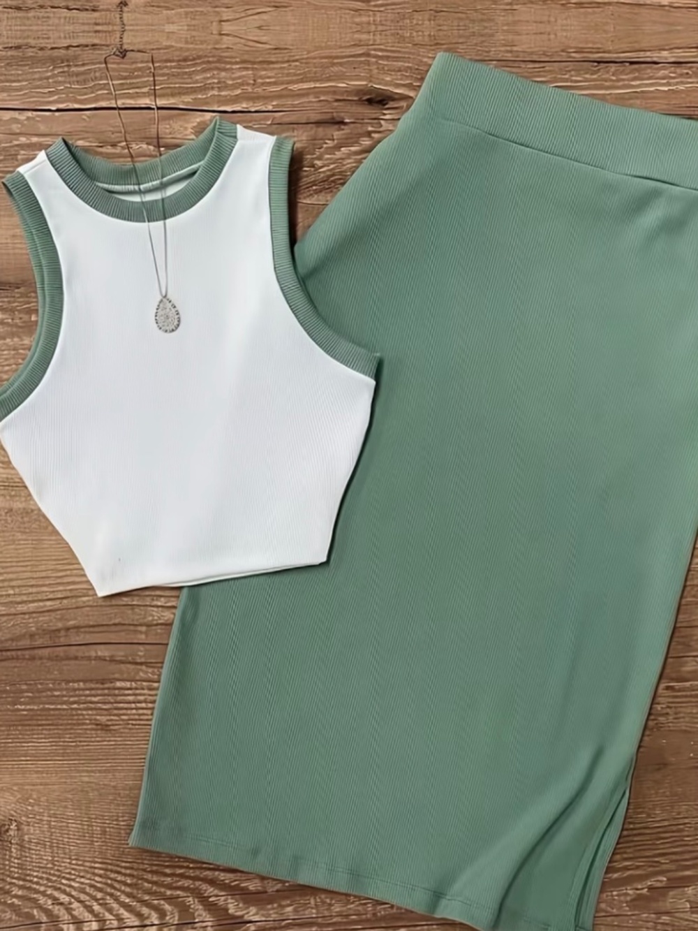 Slim fit sleeveless top and skirt set